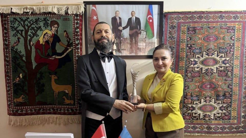 Dünyaca Ünlü Yazar Akif Manaf’a Anlamlı Ödül: “Barış Sanatı Ödülü”